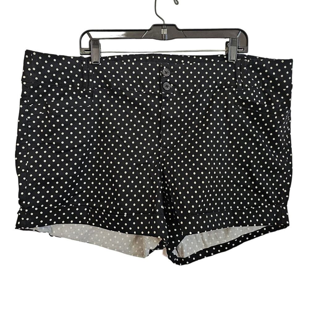 Torrid Mid Rise Polka Dot Shorts Size 24